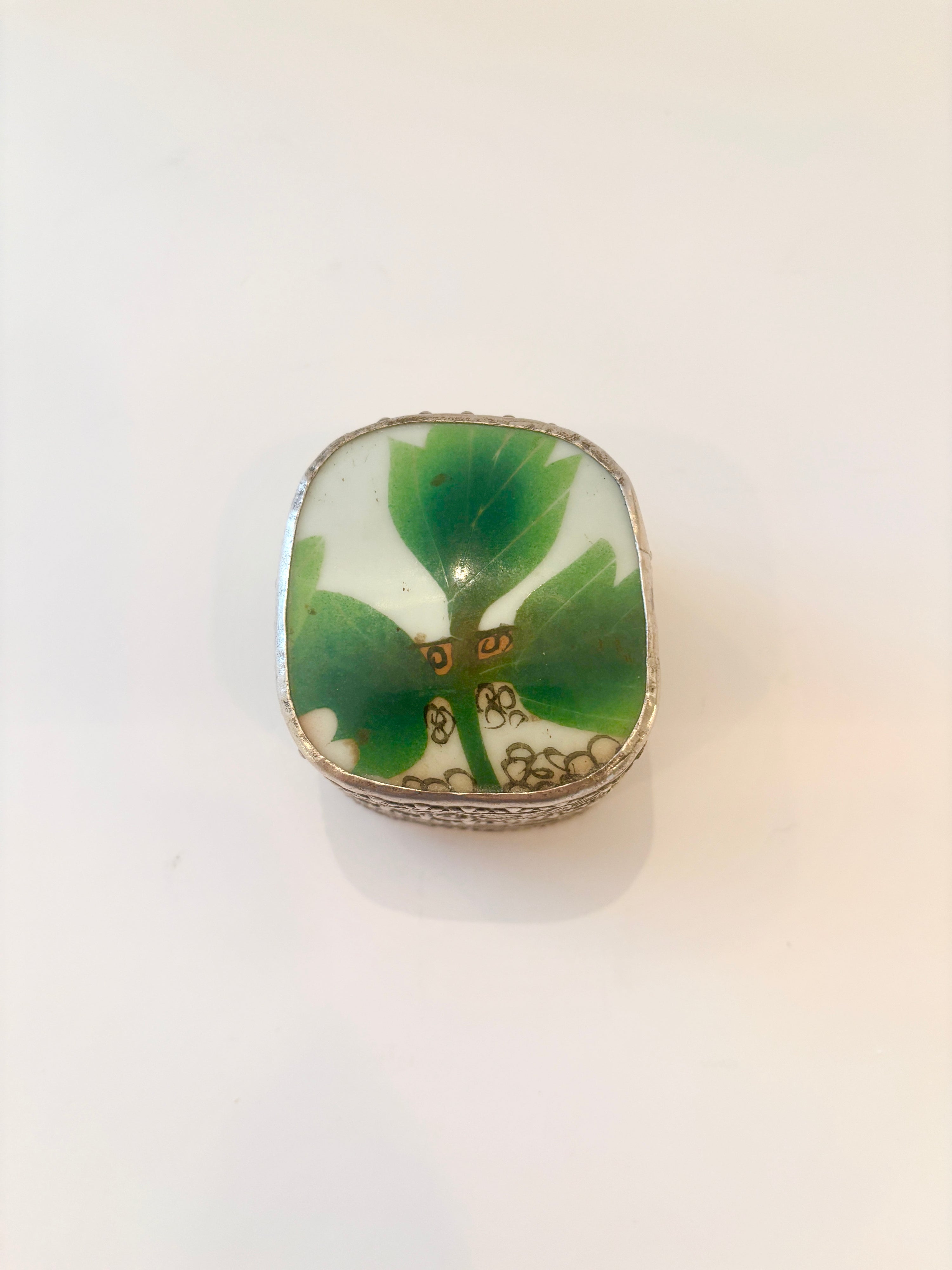 Green leaf enamel box, side view showing metalwork
