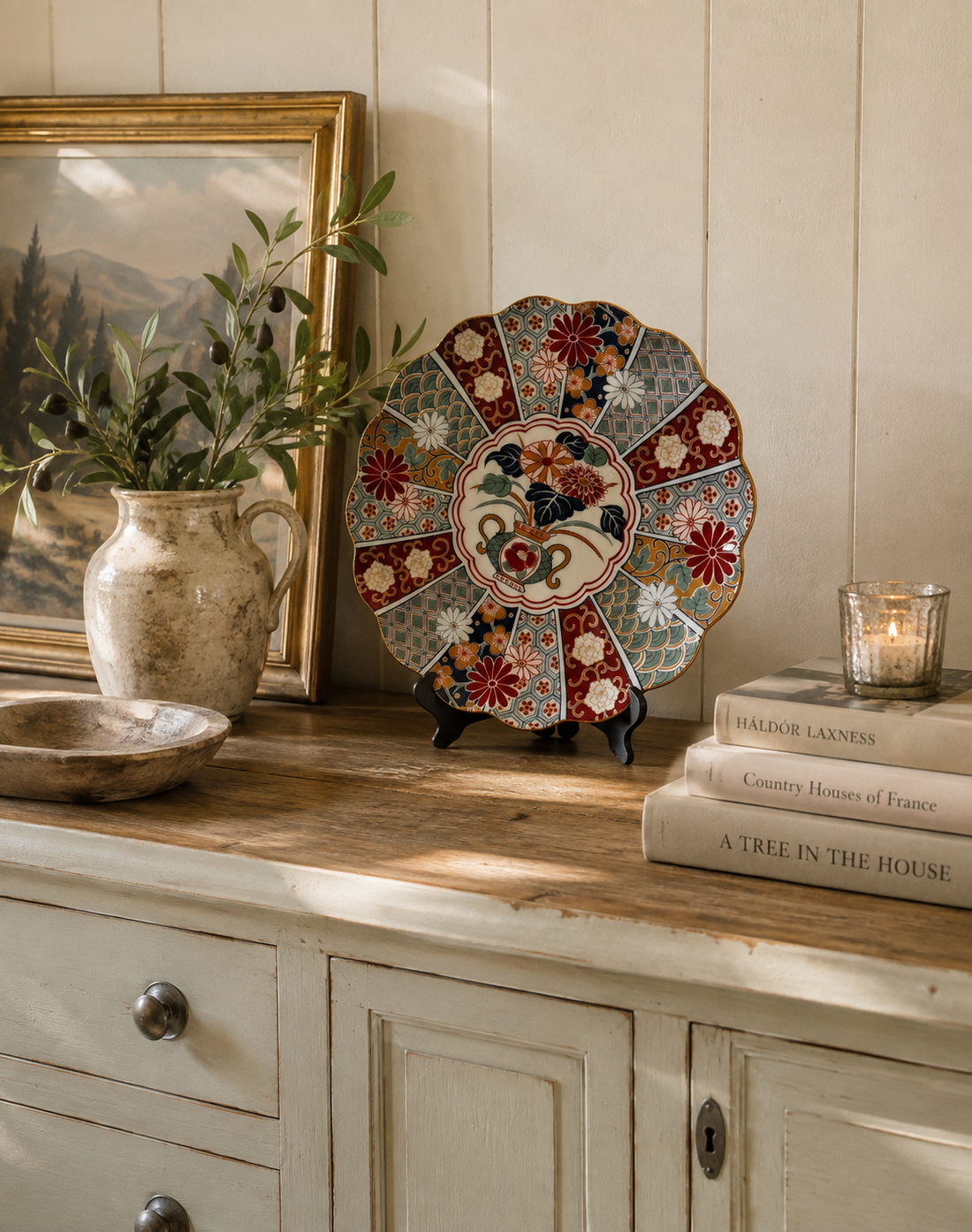 Piatto vintage Imari con fiori. Giappone
