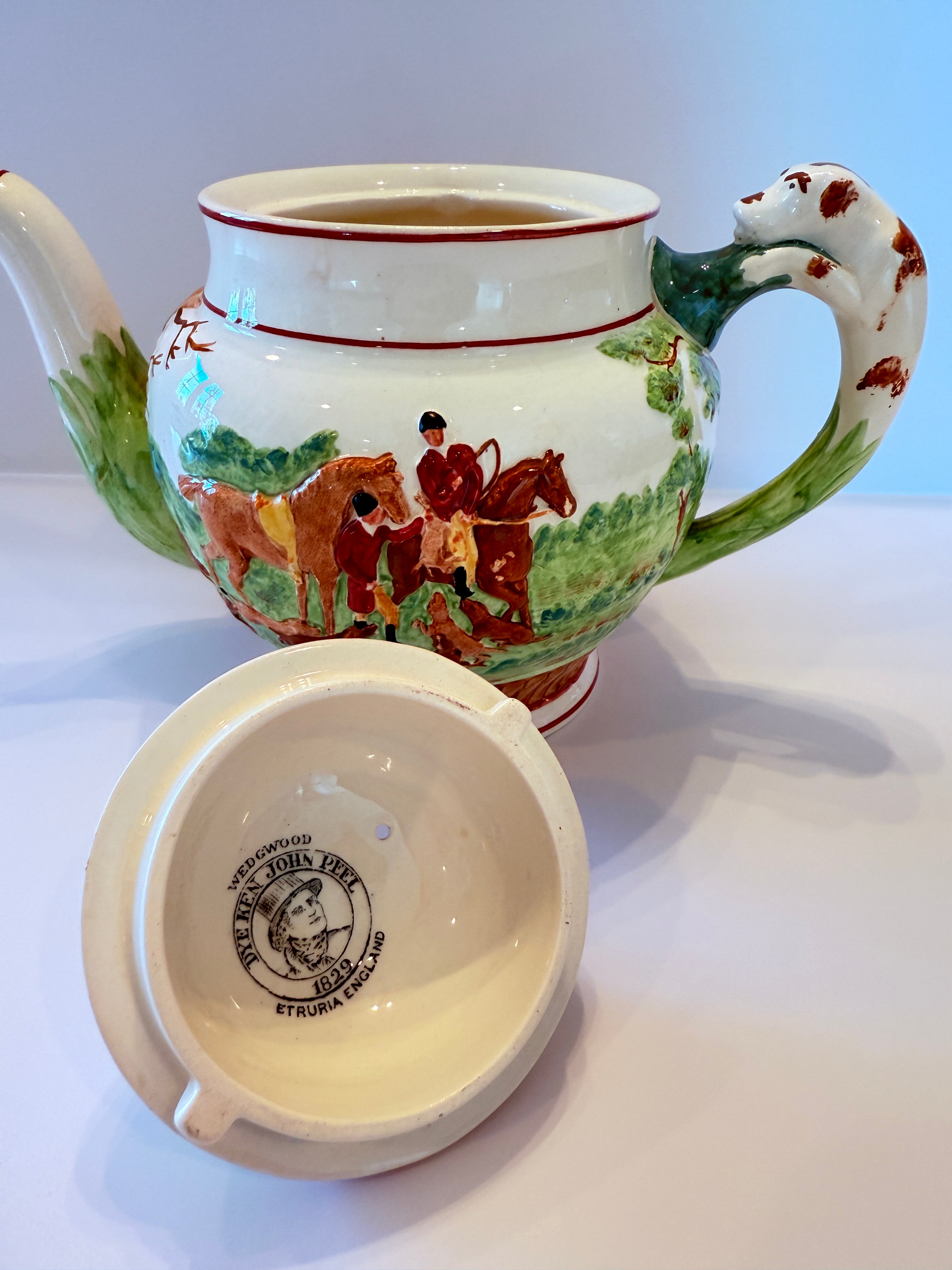 Servizio da tè in ceramica con scena di caccia inglese, teiera e lattiera, c. 1929