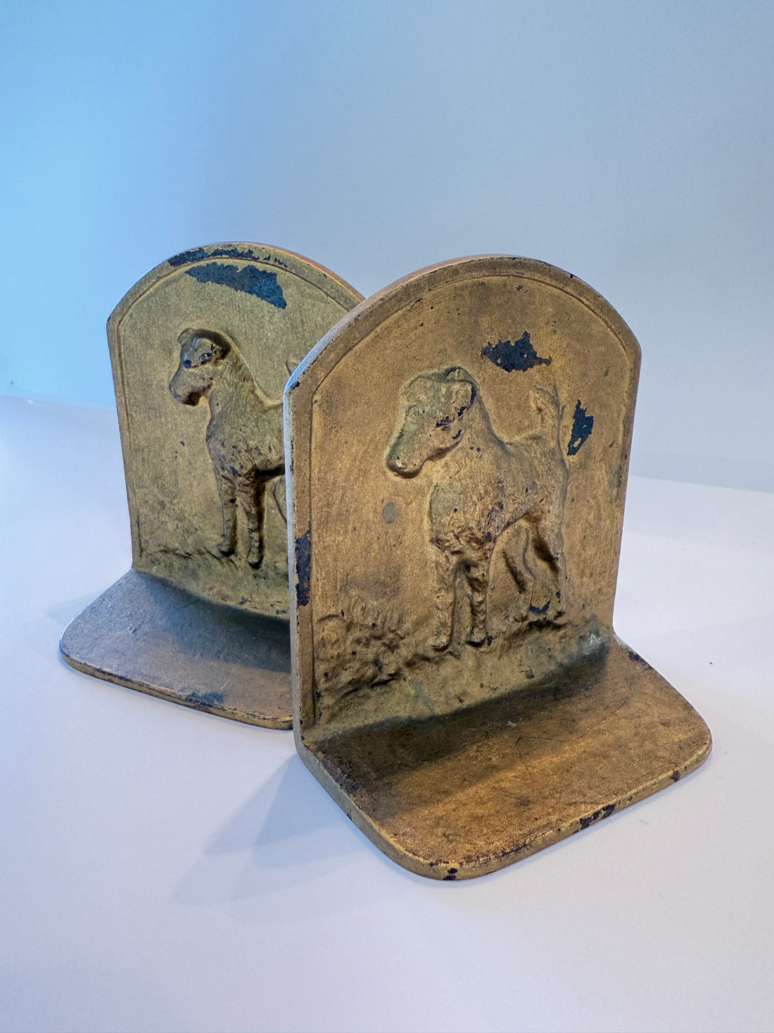 Fermalibri vintage in metallo fuso a forma di terrier, coppia