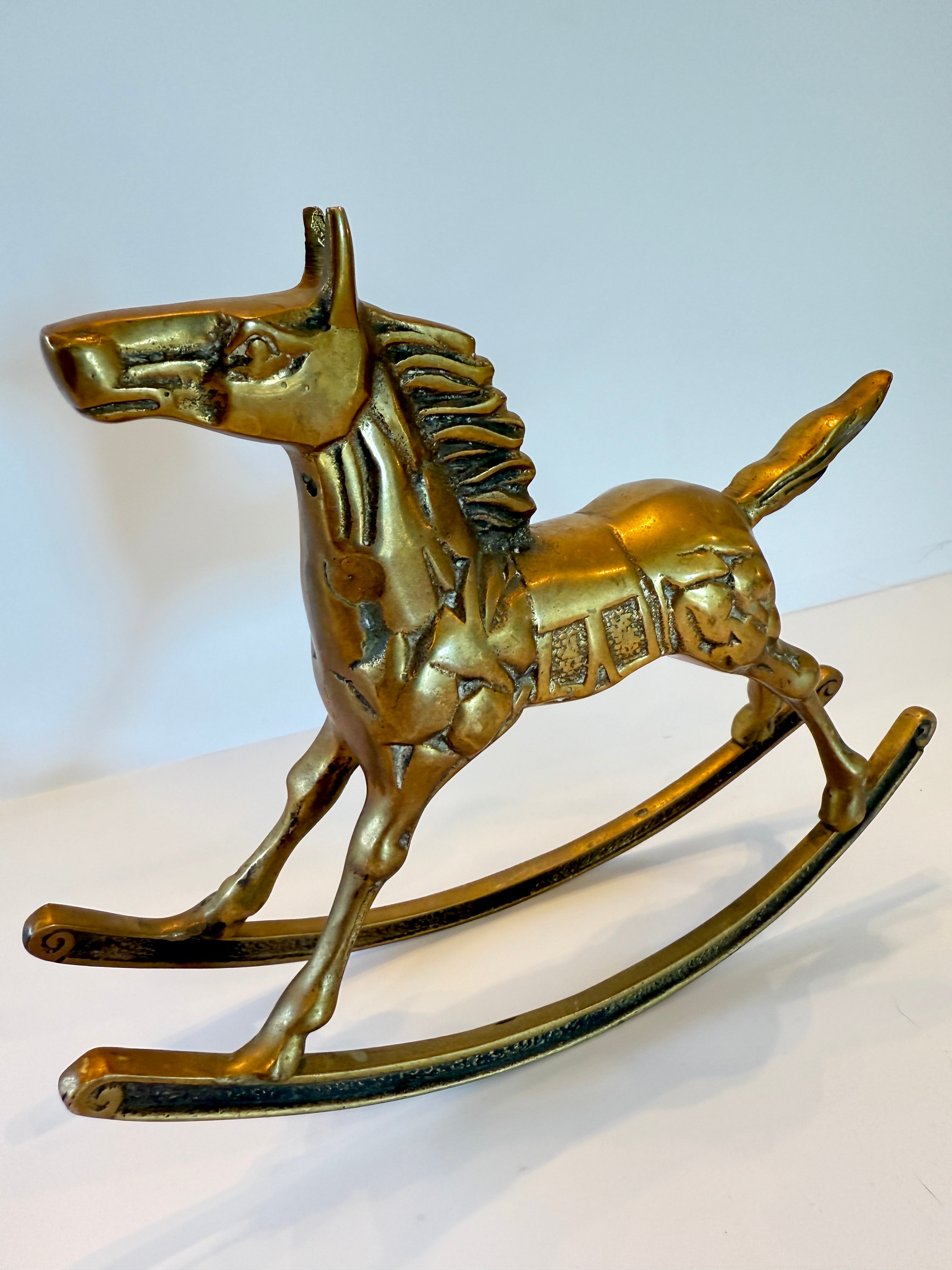 Scultura vintage in ottone a forma di cavallo a dondolo