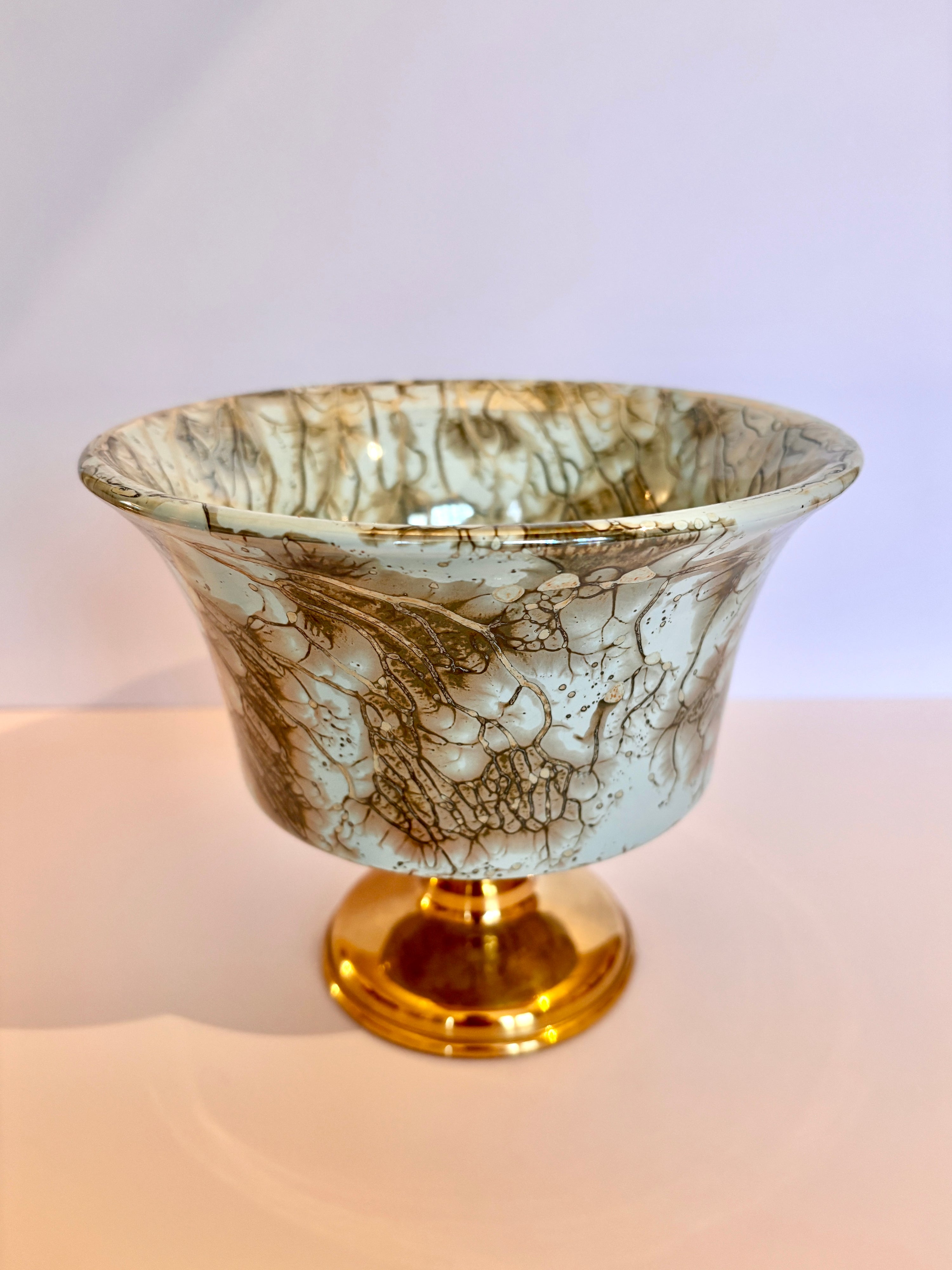 Hand-painted Delft Holland blue-and-white cache-pot on a brass base