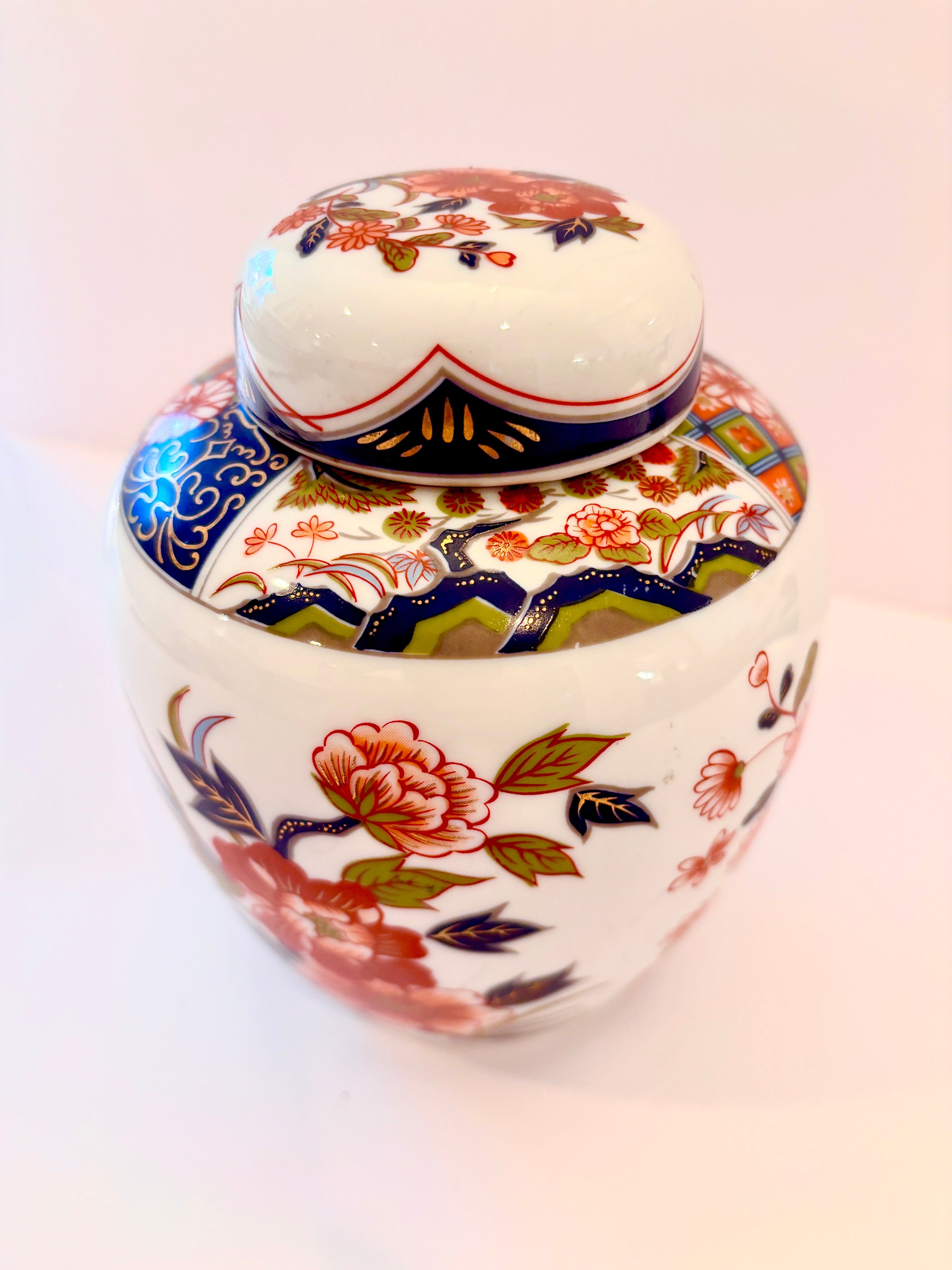 Vintage Imari ginger jar, side view